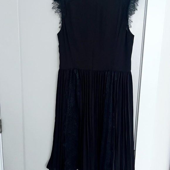 Stylish Black Banana Republic Dress with Lace Accents - Picture 2 of 5